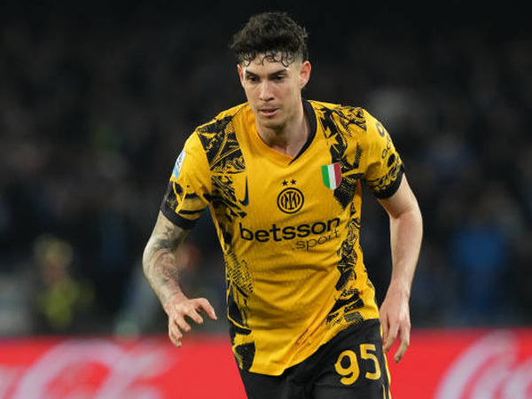 Chelsea dan Barcelona Dilaporkan Bidik Alessandro Bastoni dari Inter
